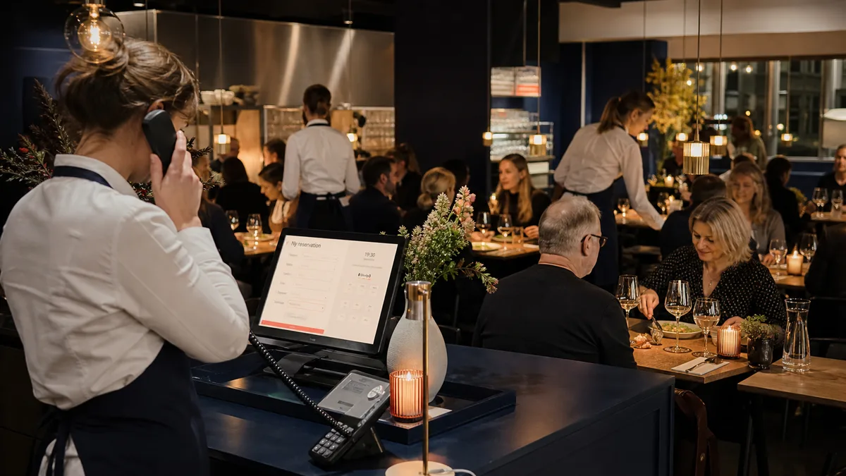 Dansk restaurant bruger AI-telefon til bordbooking under travl service