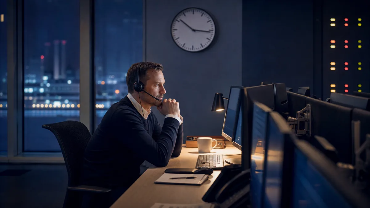 Døgnbemandet dansk servicecentral med nattevagt og aktiv telefonlinje